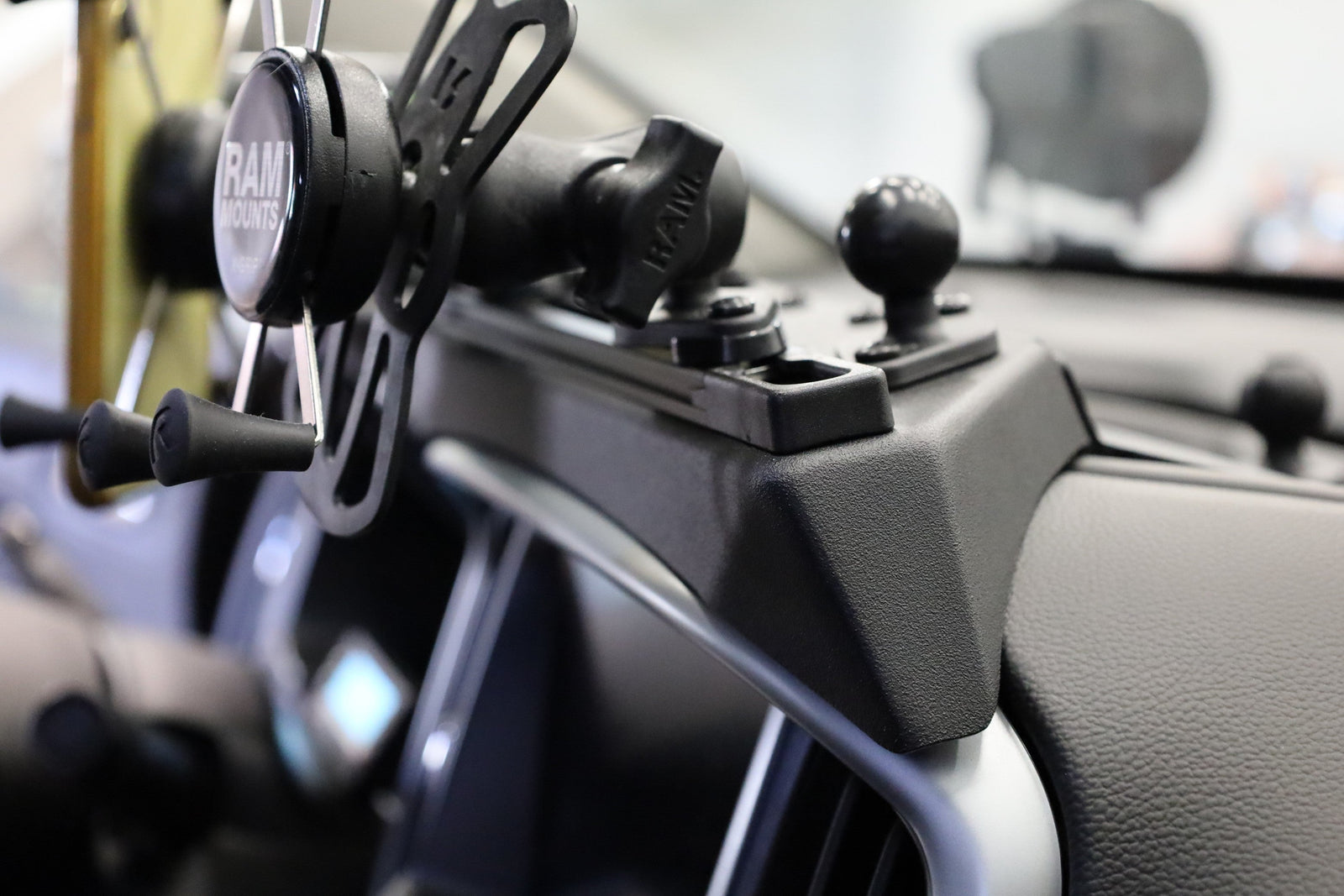 Chevrolet Colorado GMC Canyon Dash Mount (CPAM) Powered